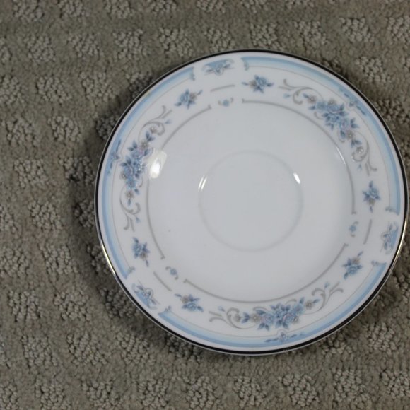 Set of 4 Nitto Claridge W76 Dinnerware (Dinner Plate, Salad Plate, Saucer & Cup)